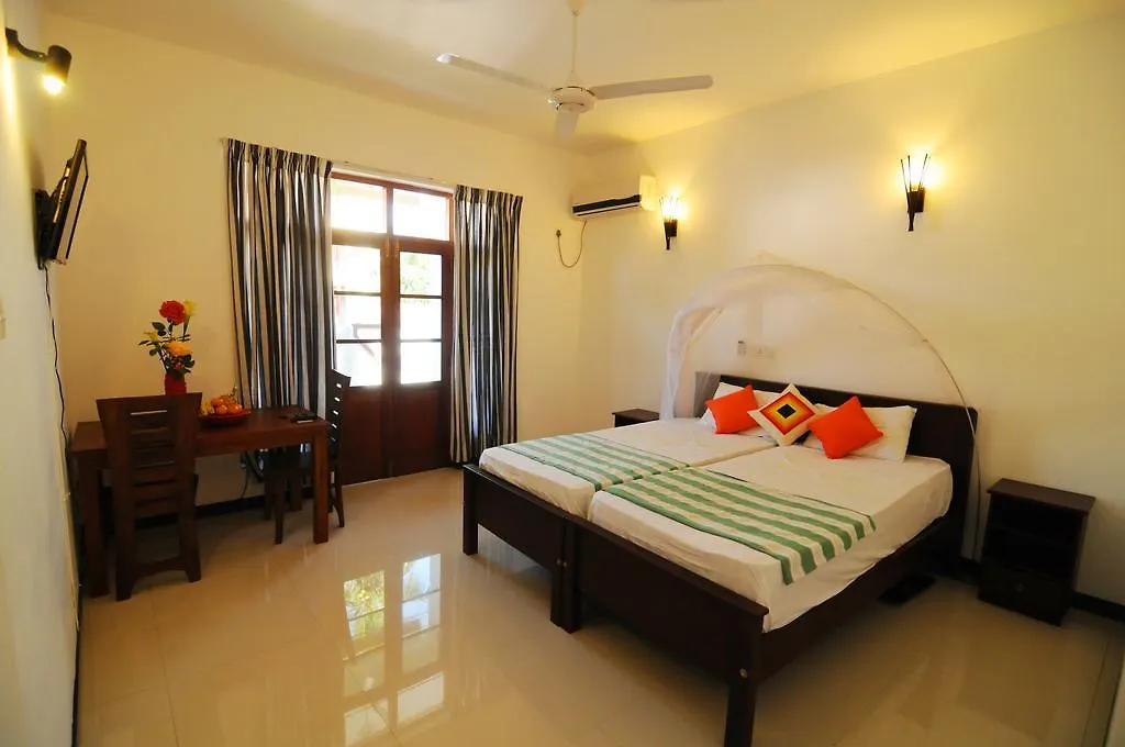 Park Lane Apartments Negombo